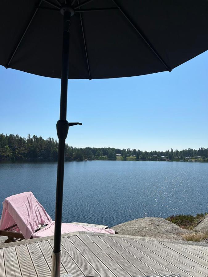 Lyseren Waterfront Cabin Omberg Экстерьер фото